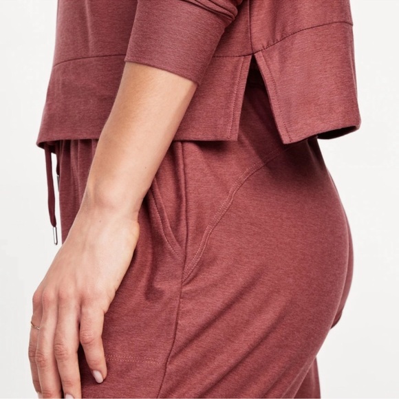 NWT OLD NAVY CloudMotion Crop Hoodie COLOR DARK RED  Size  X-LARGE - Picture 3 of 5